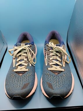 Women’s Brooks Gts 19 Running Sneakers with Pink Accents